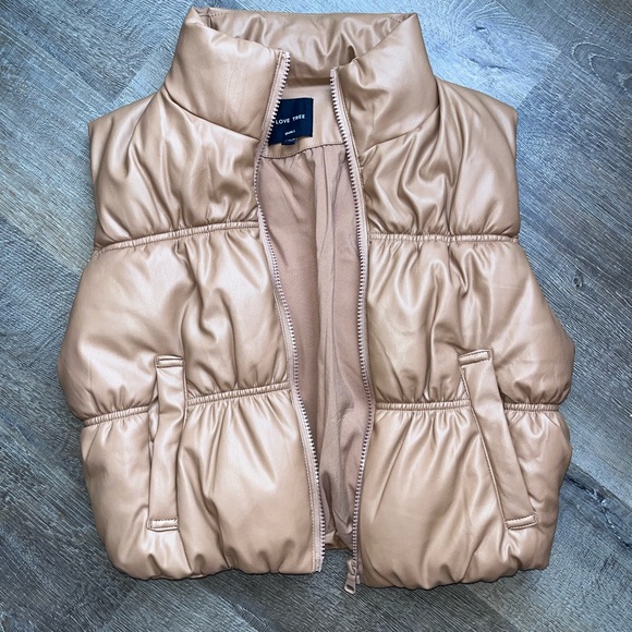 Love Tree Jackets & Blazers - Love Tree women’s faux leather cropped puffer zip vest small camel/tan
